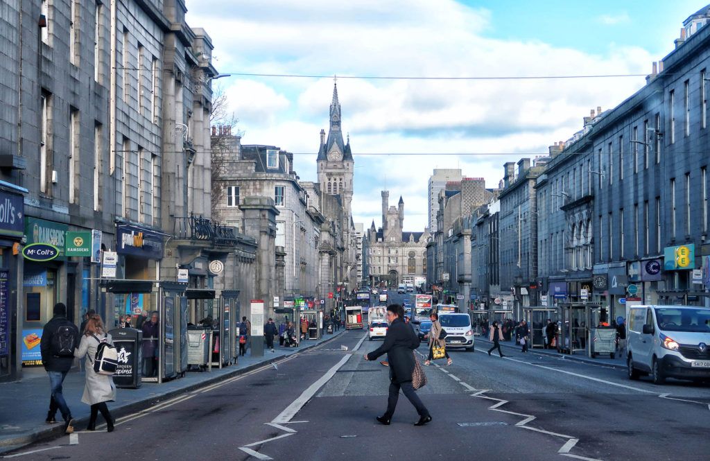 Ruta por Escocia en coche: Union Street en Aberdeen