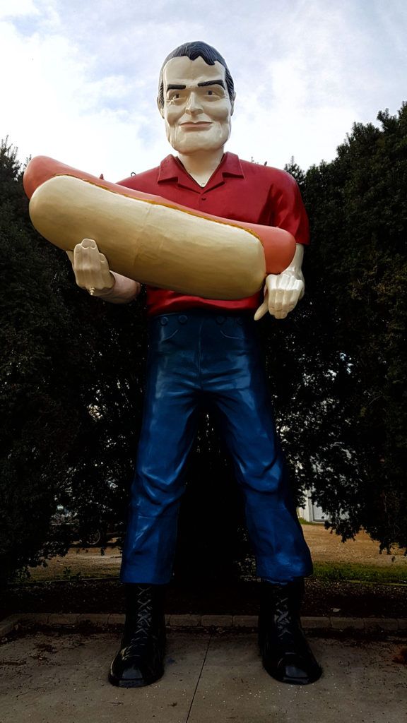 Etapa 1 de la ruta 66: Hot Dog Muffler Man en Atlanta