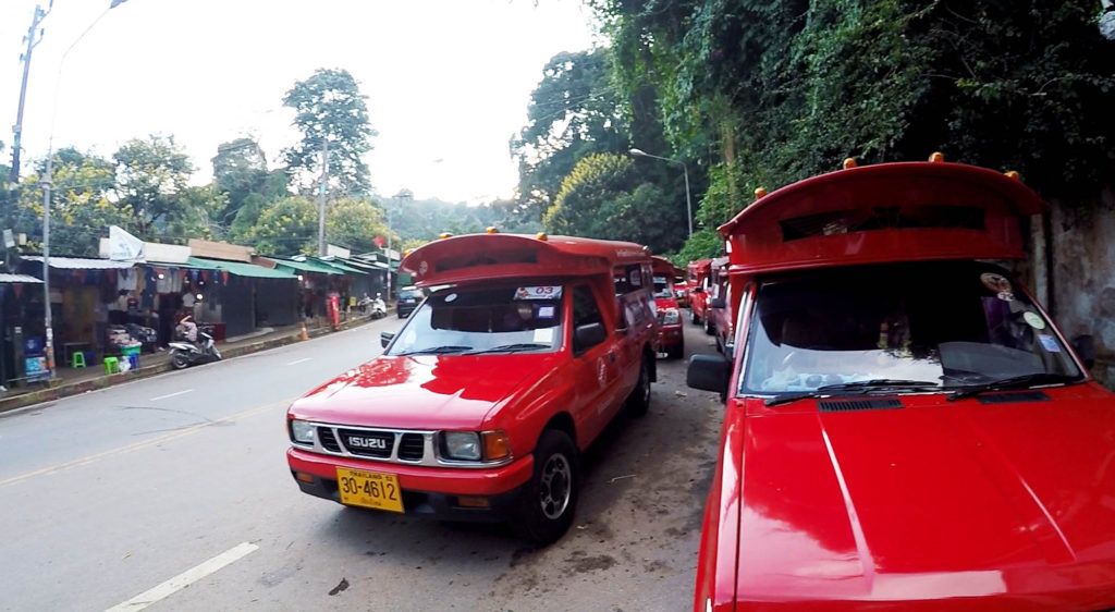 Cómo moverse por Chiang Mai: furgonetas rojas