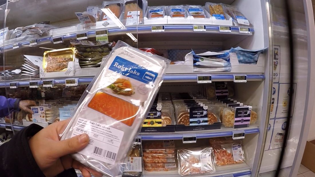 Probando comida noruega [VÍDEO]