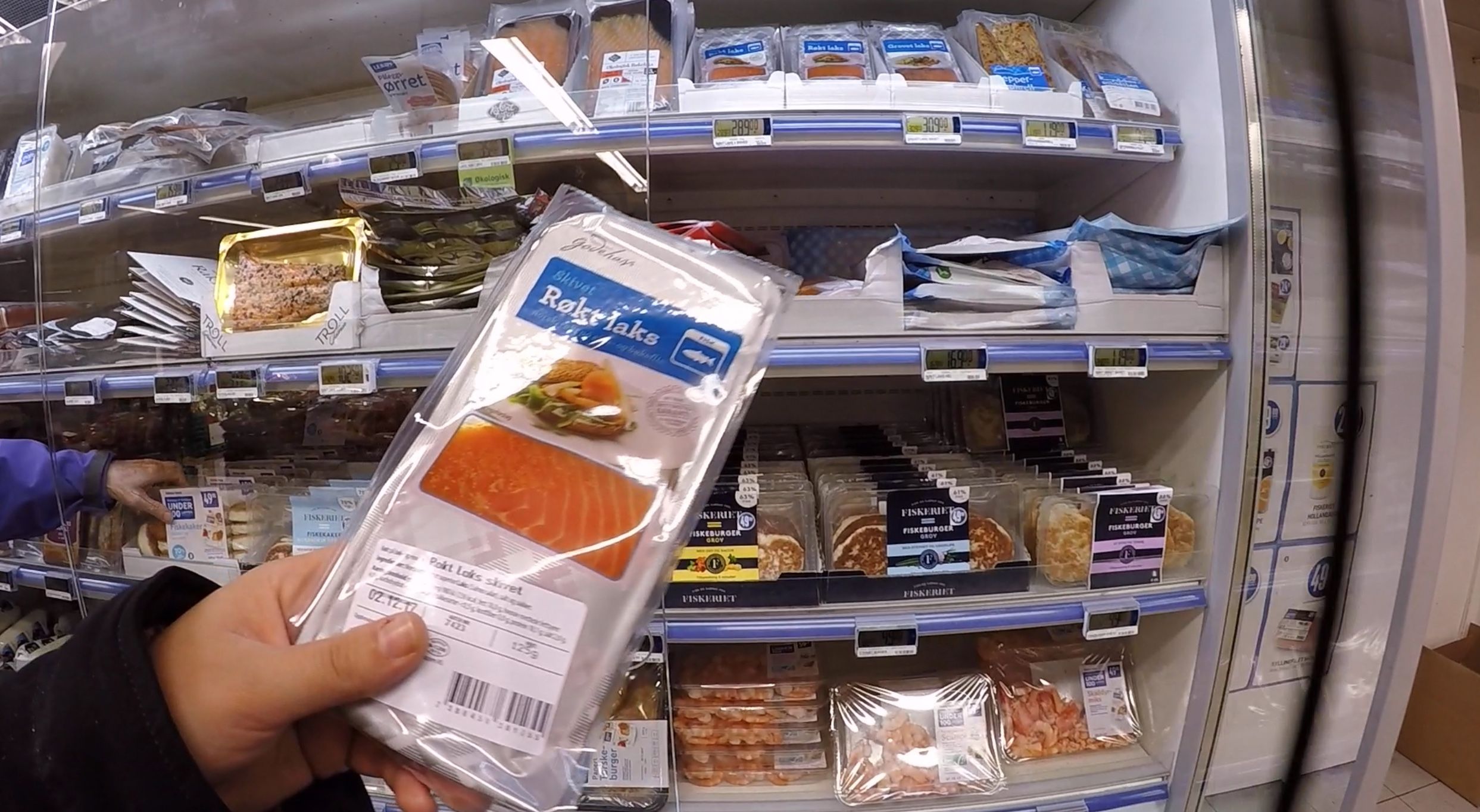 Probando comida noruega [VÍDEO]