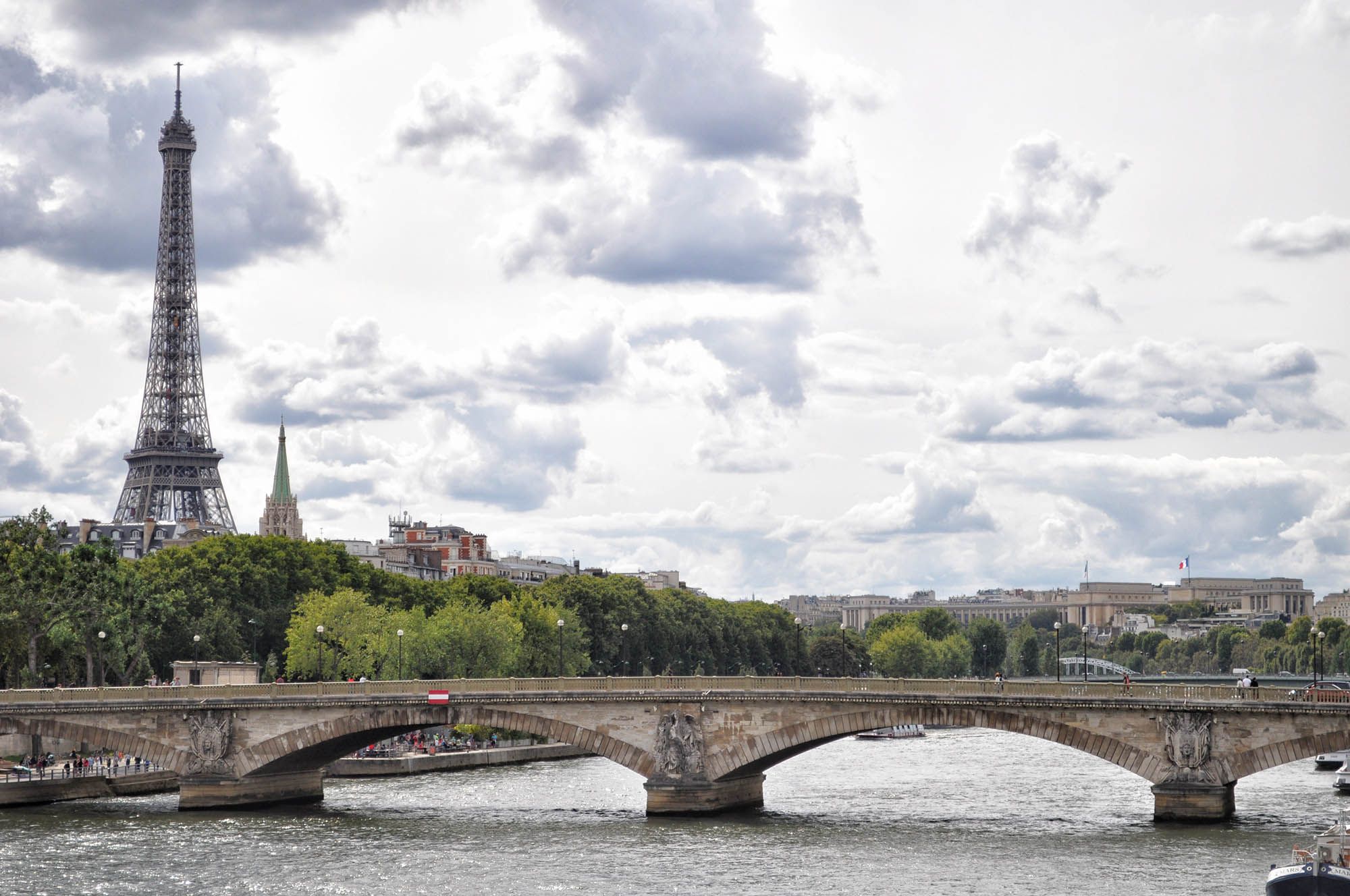 Los 6 MEJORES free tours por París gratis y en español