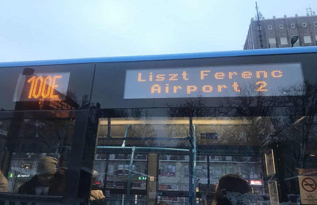 Cómo ir del aeropuerto de Budapest al centro de la ciudad: autobús 100E