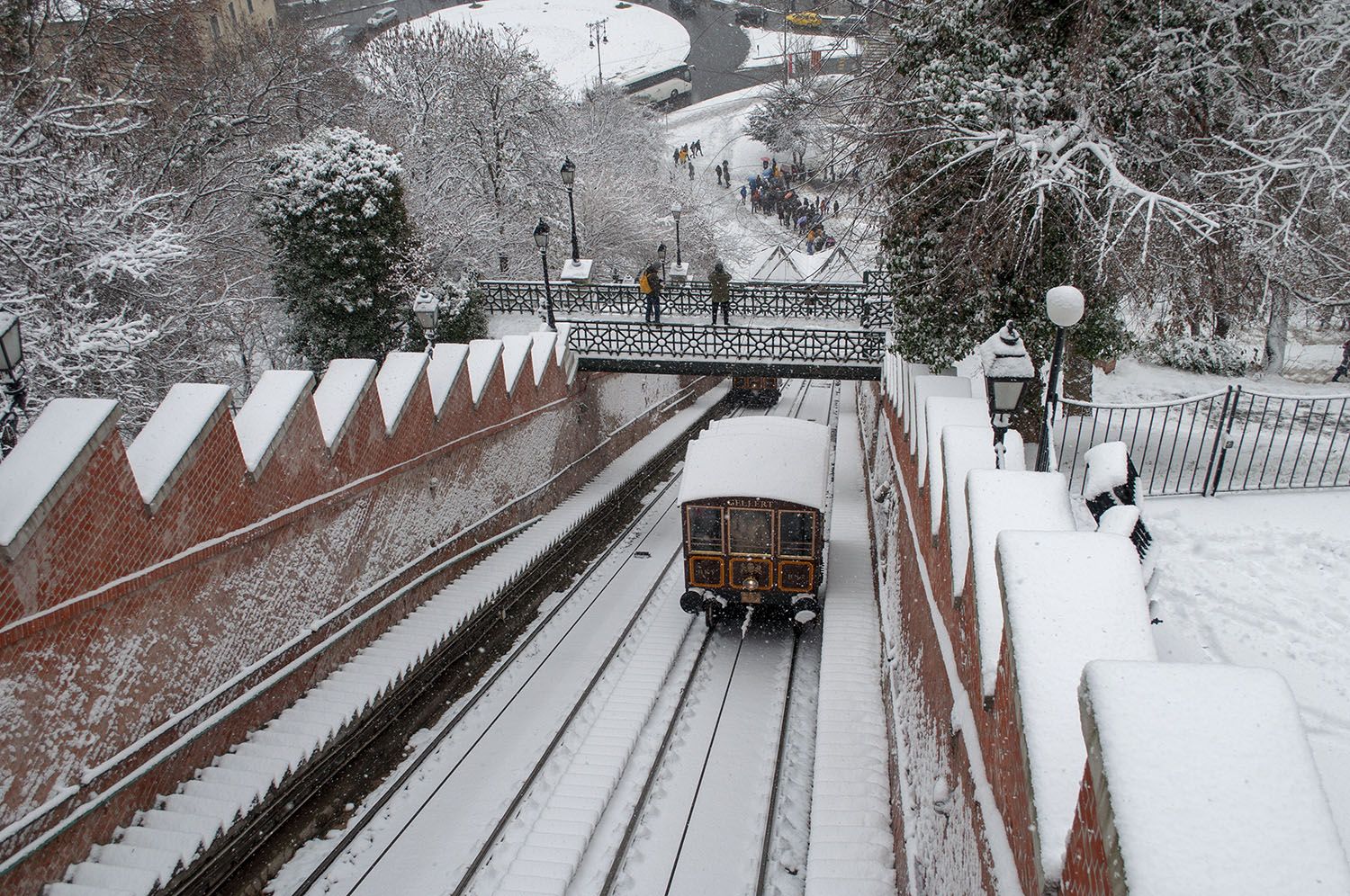 Qué ver en Budapest: Funicular nevado - Free tour por Budapest