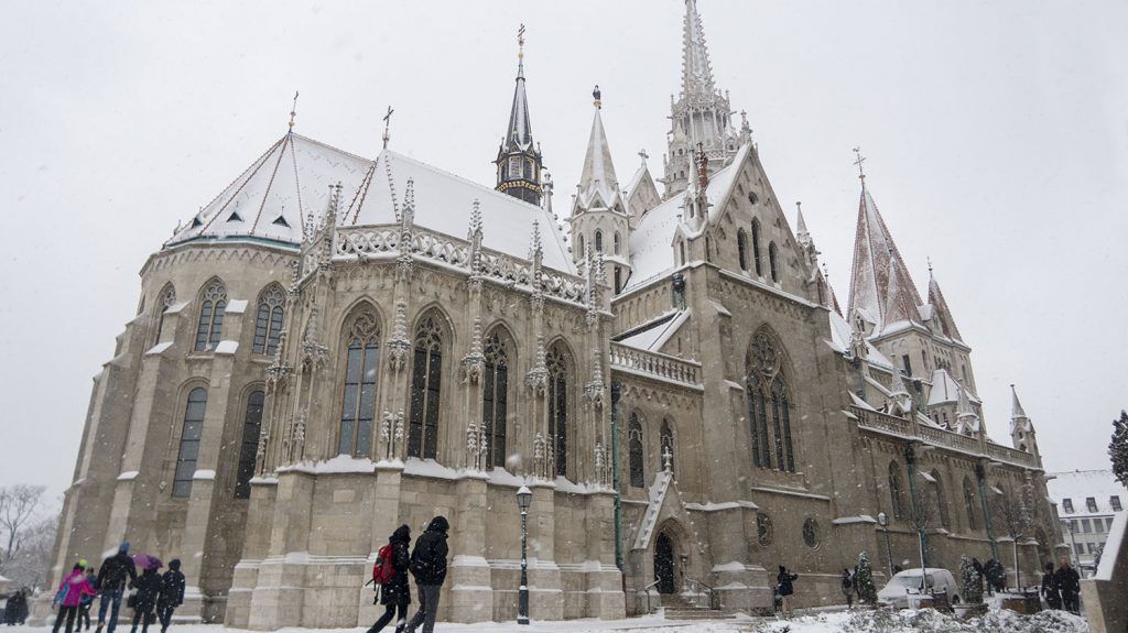 Qué ver en Budapest: Iglesia de Matías nevada