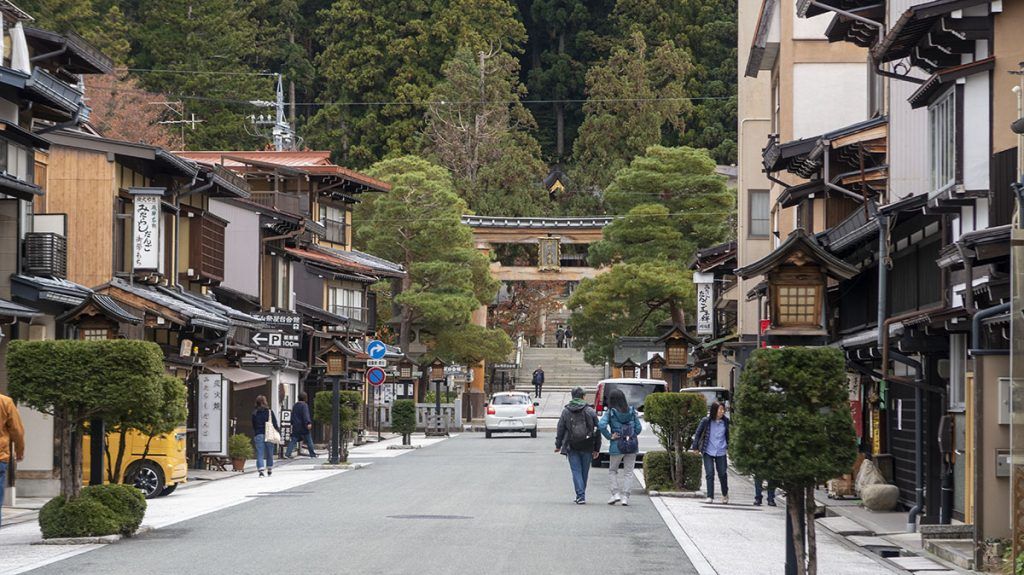 Qué ver en Takayama: Camino al Sakurayama Hachimangū - mejor época para viajar a Japón