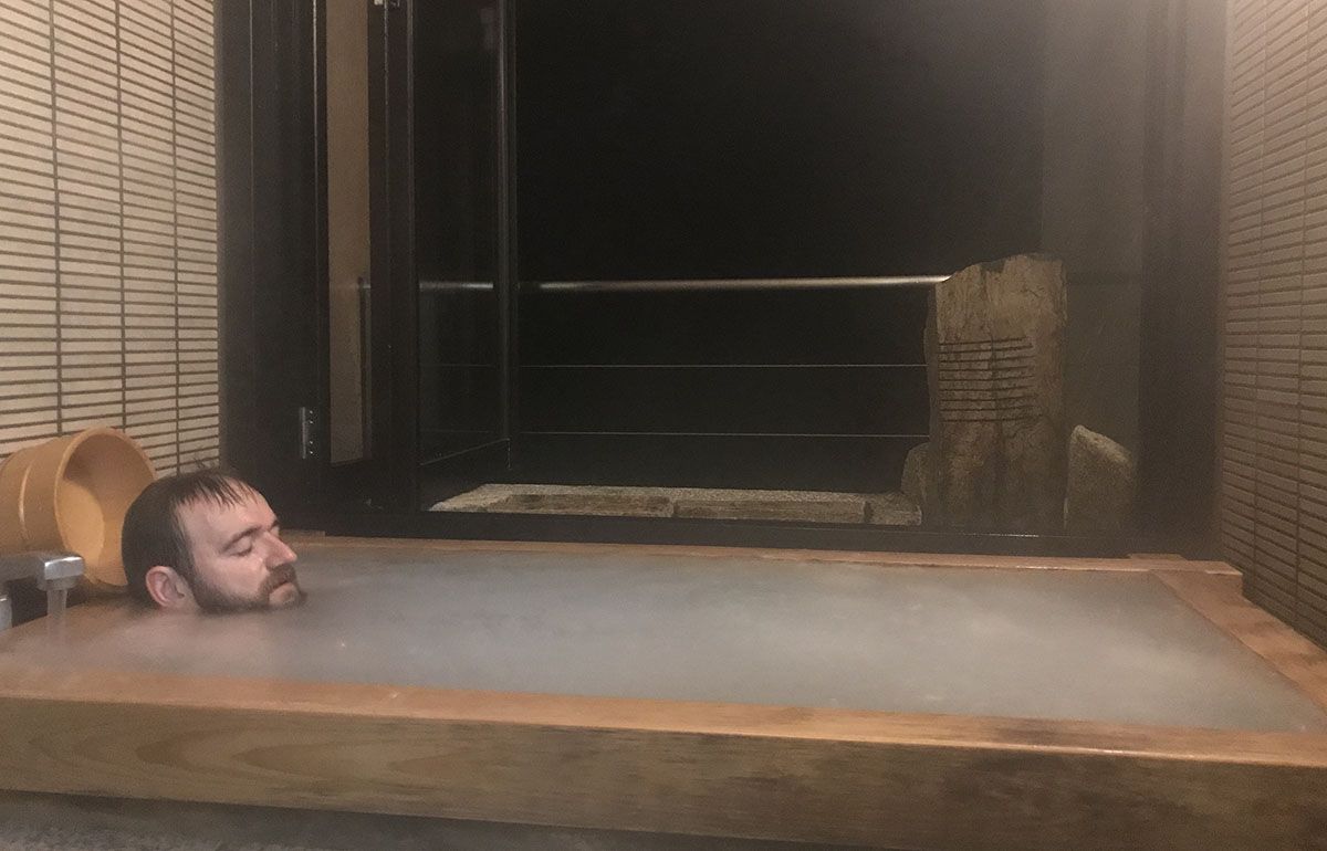 Onsen en la habitación de Yunoshimakan