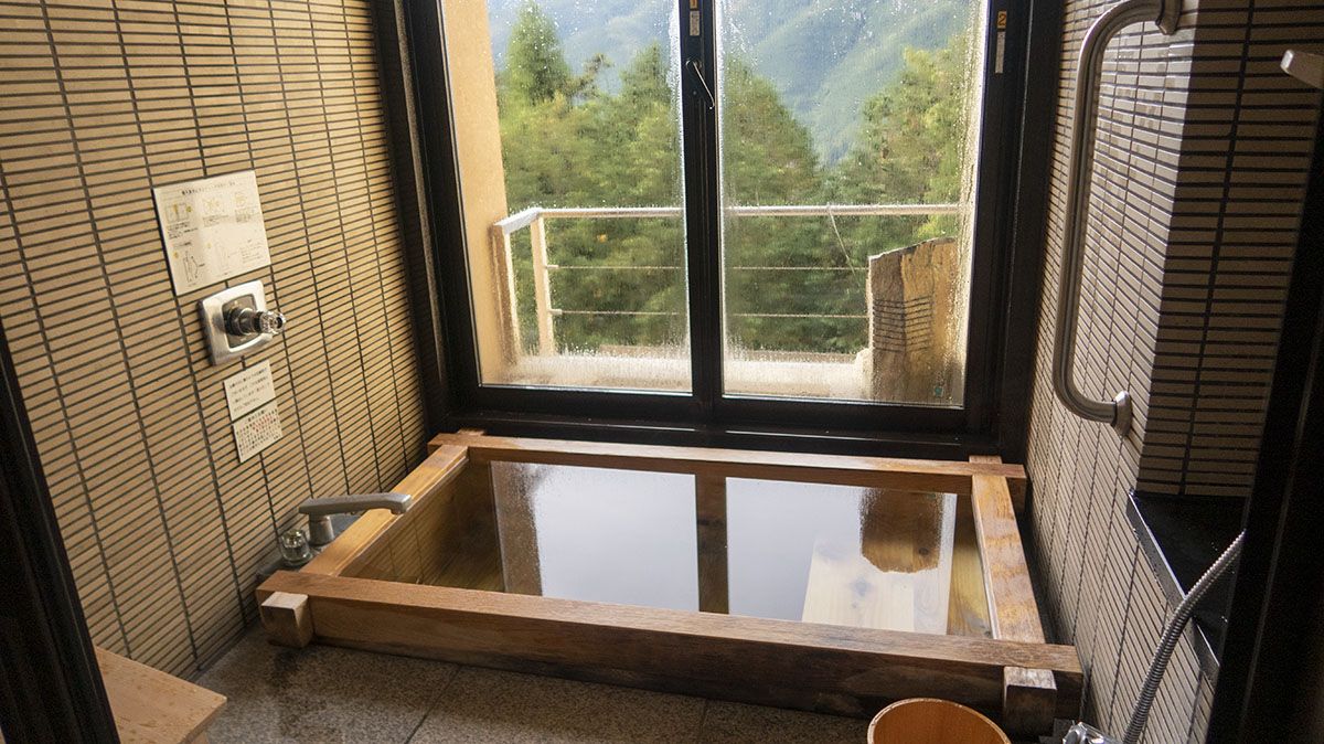 Onsen en la habitación de Yunoshimakan