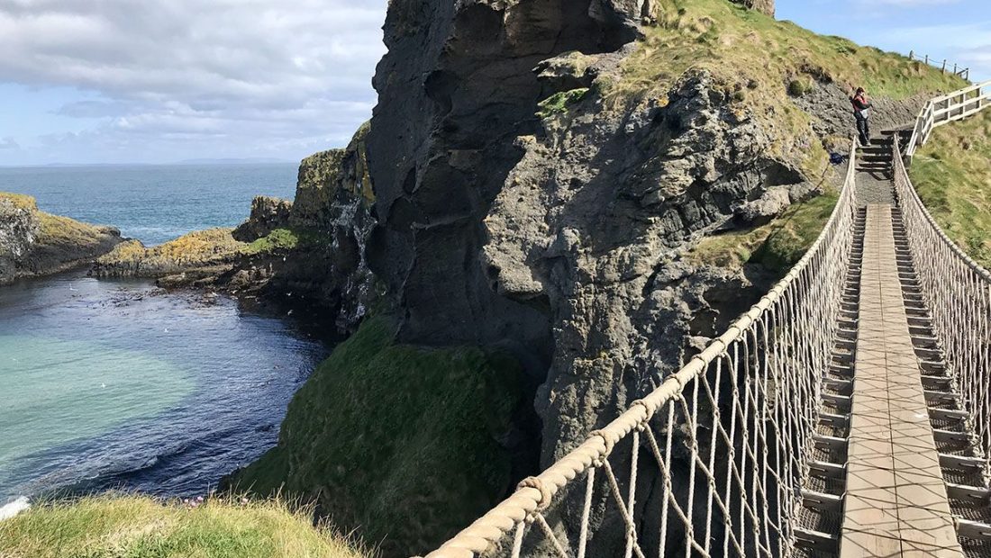 Visitar el puente colgante Carrick-a-Rede: cómo llegar, horario, precios e info útil