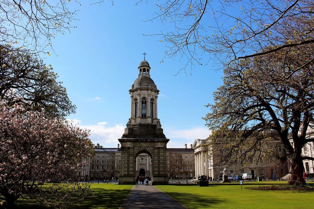 Qué ver en Dublín: Campanile en el Trinity College