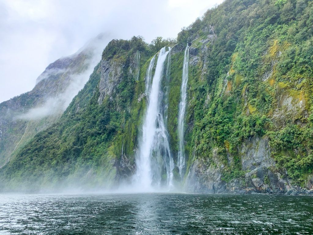 Crucero por Milford Sound: cascadas que encontrarás por el camino