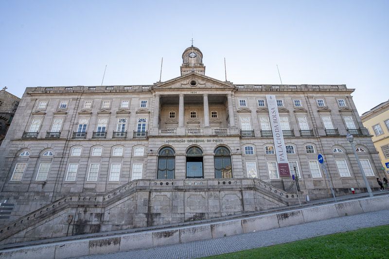 Visitar el Palacio de la Bolsa en Oporto: el edificio por fuera