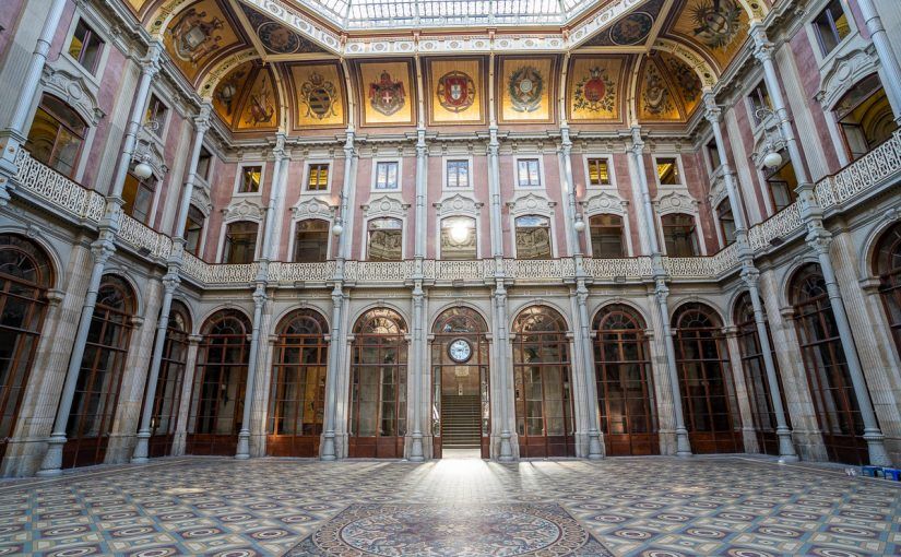 Visitar el Palacio de la Bolsa en Oporto: el patio de las Naciones