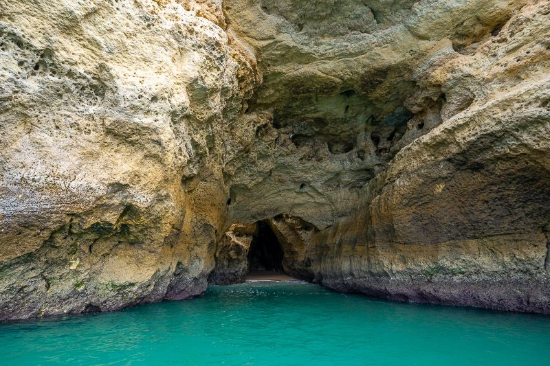 Paseo en barco por las cuevas de Benagil