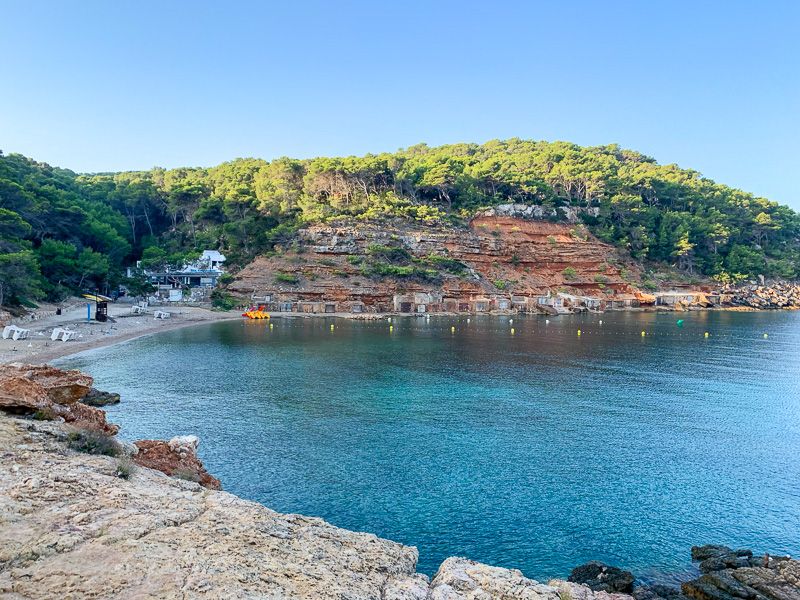 Qué ver en Ibiza: Cala Salada - Las mejores playas y calas de Ibiza