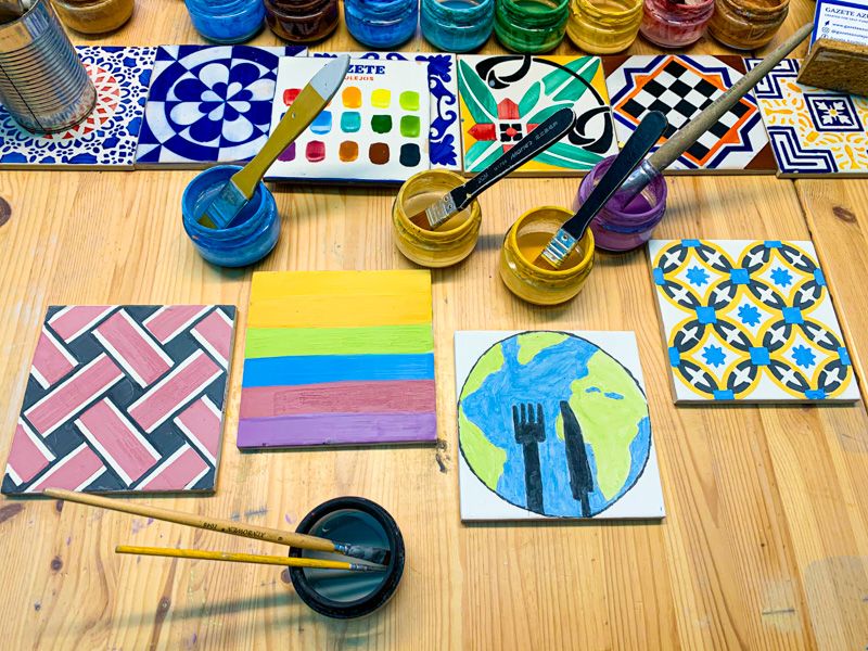 Qué hacer en Oporto cuando ya lo has hecho todo: asistir a un taller de pintura de azulejos