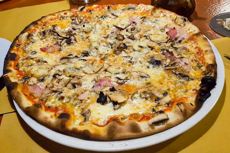 Dónde comer en Formentera: pizzería Macondo