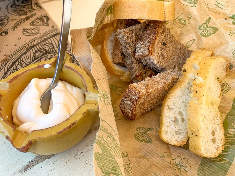 Dónde comer en Formentera: encontrarás pan con alioli en todos los restaurantes de la isla