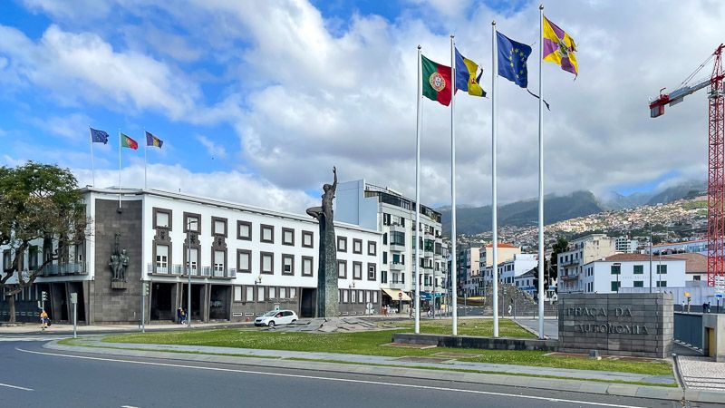 Qué ver en Funchal: praça da Autonomía