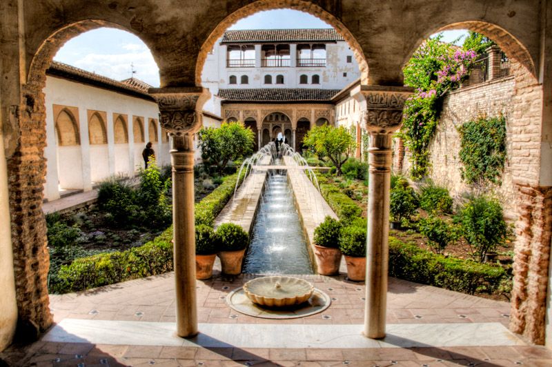 Visitar la Alhambra de Granada: ¿visita guiada o por libre? - destinos más baratos para viajar desde españa