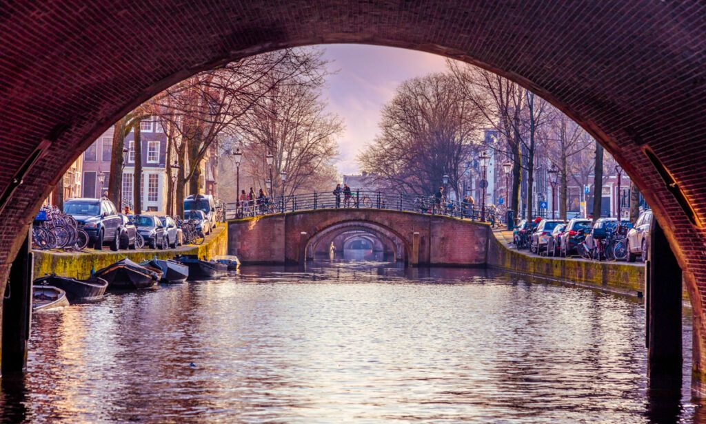 Paseo en barco por los canales de Amsterdam: mejores opciones