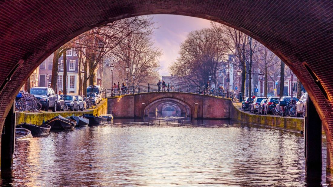 Paseo en barco por los canales de Ámsterdam: qué empresa elegir, precios y horarios+ OPINIÓN