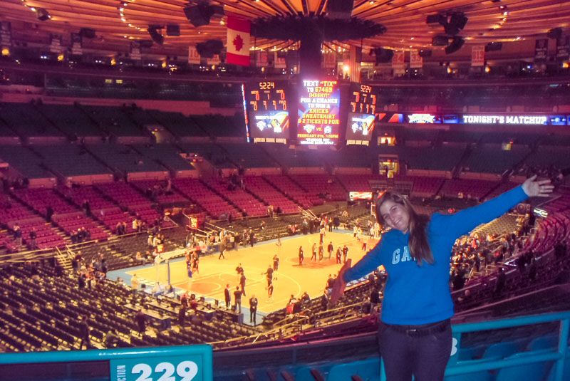 Cómo conseguir entradas para la NBA en Nueva York: esta soy yo viendo un partido de los Knicks hace MUCHOS años