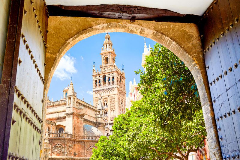Visitar el Alcázar de Sevilla: ¿mejor visita guiada o por libre?
