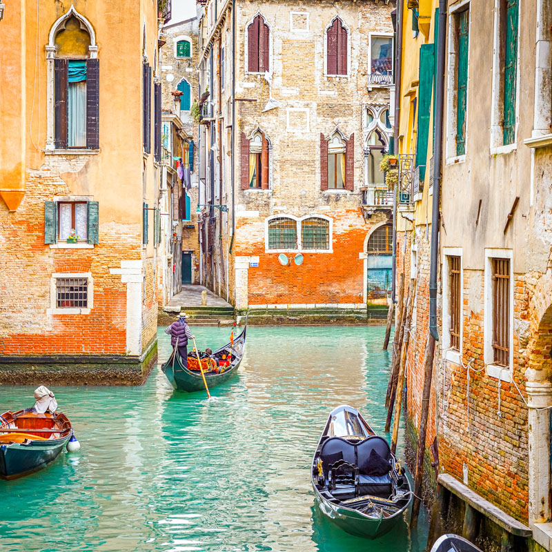 Paseo en góndola por Venecia: qué empresa elegir, precios e info útil