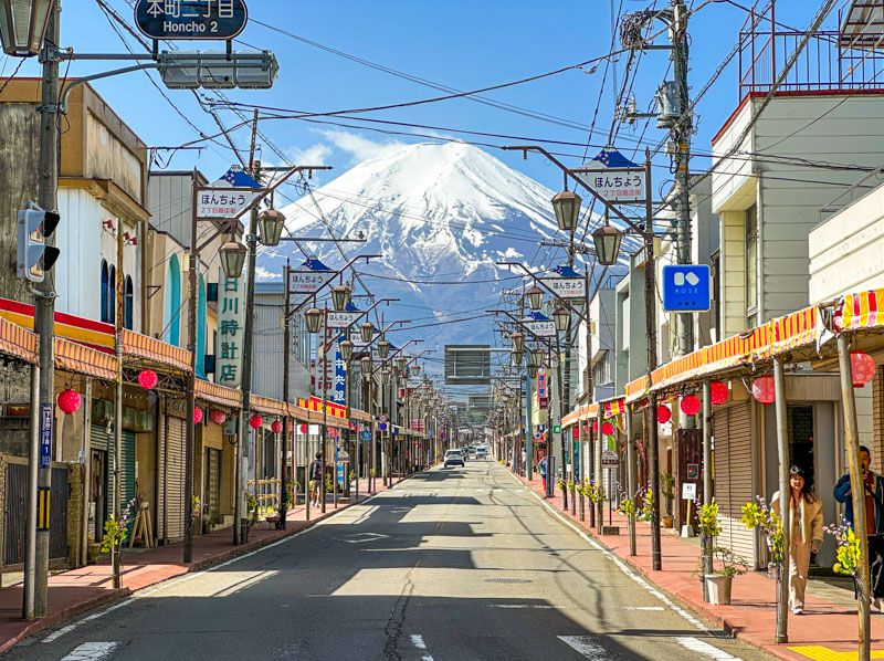 Visitar el monte Fuji desde Tokio por libre: Honcho Street