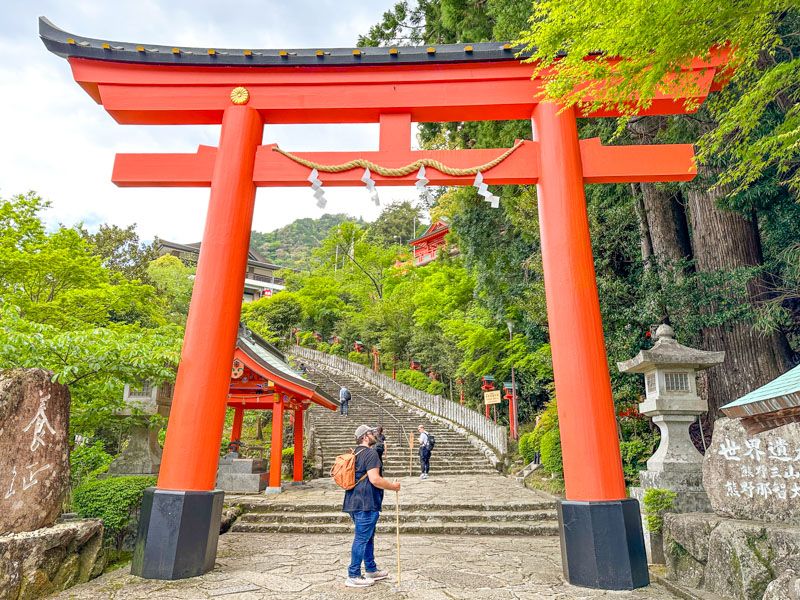 Ruta Kumano Kodo: escaleras en el santuario Nachi Taisha - ¿Heymondo o Mondo seguros? ¿Son la misma empresa?