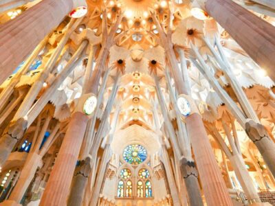 ▷ Visitar la Sagrada Familia en Barcelona: ¿tour guiado o por libre?