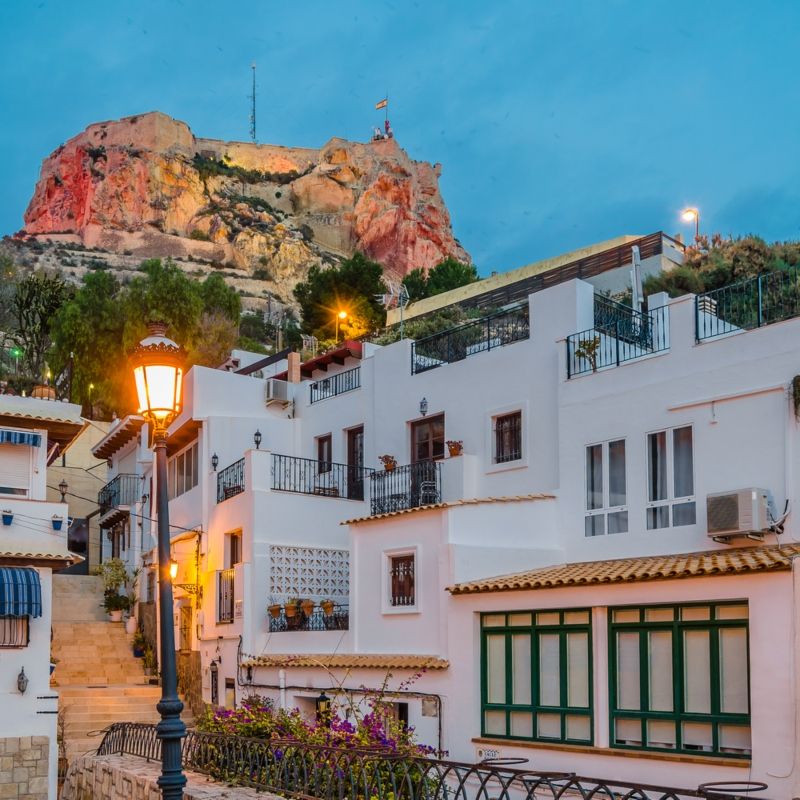 Dónde dormir en Alicante barato: barrio de Santa Cruz