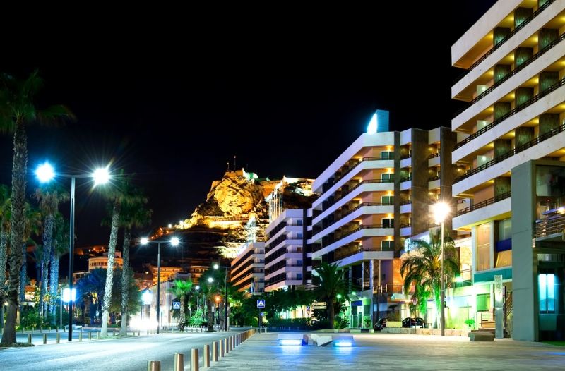 Mejores free tours por Alicante nocturnos