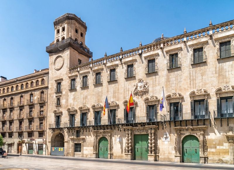 Qué ver en Alicante: Plaza del Ayuntamiento