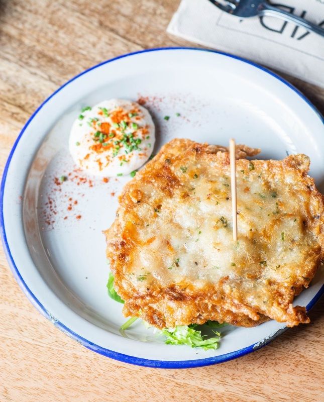 Dónde comer en Sevilla: tortillita de camarones en Dúo Tapas