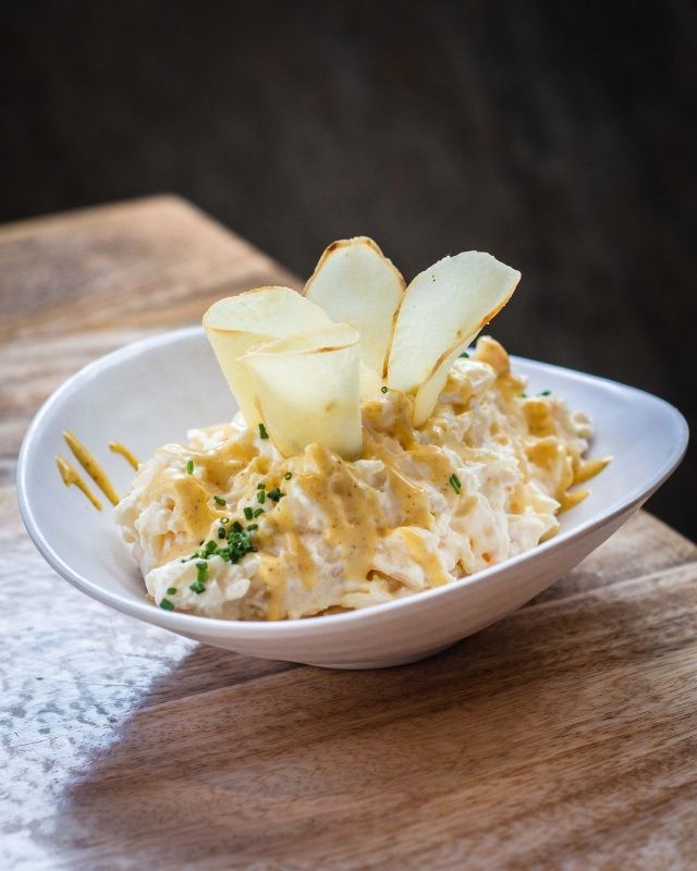 Dónde comer en Sevilla: ensaladilla de pollo en Típico Barra de Tapas