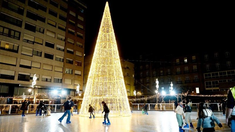 Qué hacer en Vigo en Navidad: pista de hielo en plaza Vialia