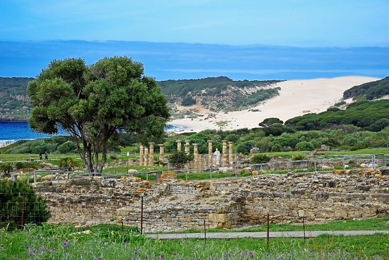 Qué ver en Andalucía: Playa de Bolonia y Baelo Claudia