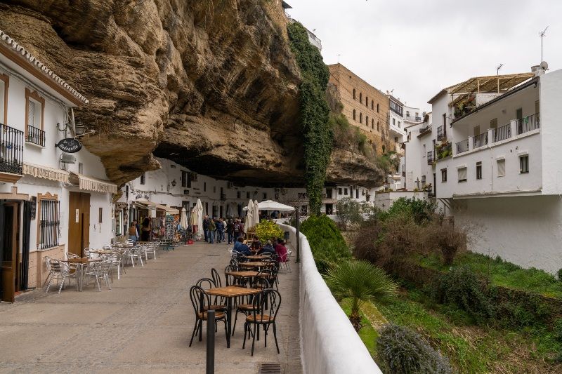 Qué ver en Andalucía: Setenil de las Bodegas, Pueblos Blancos de Cádiz