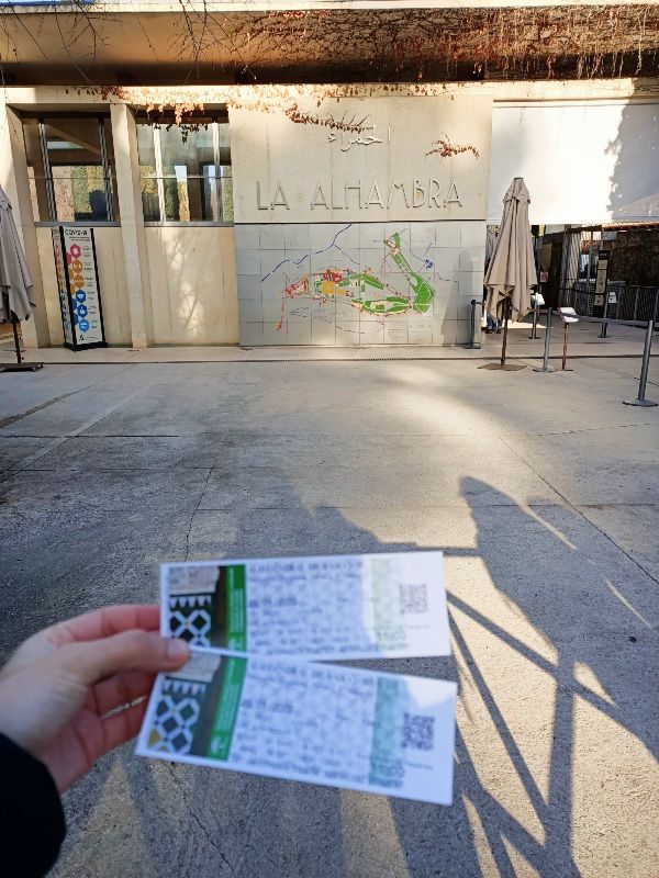 Visitar la Alhambra de Granada: ¿por libre o visita guiada?