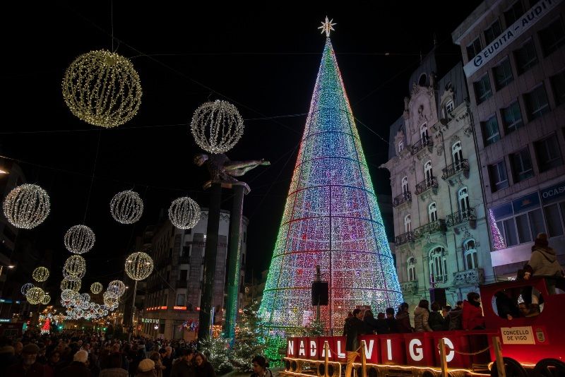 Qué ver en Vigo en Navidad: Árbol Gigante en Porta do Sol