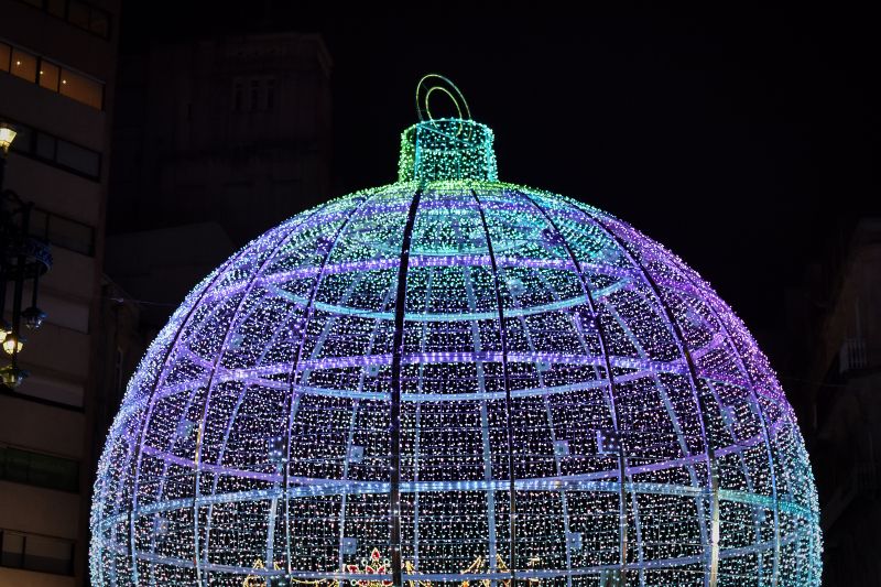 Ver la bola gigante, una cosa que hacer en Vigo en Navidad