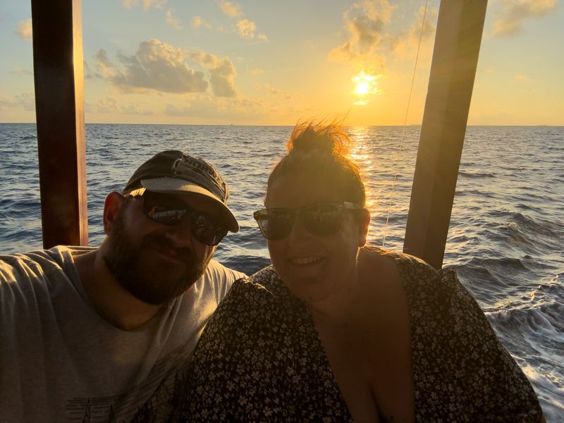 Paseo en barco al atardecer