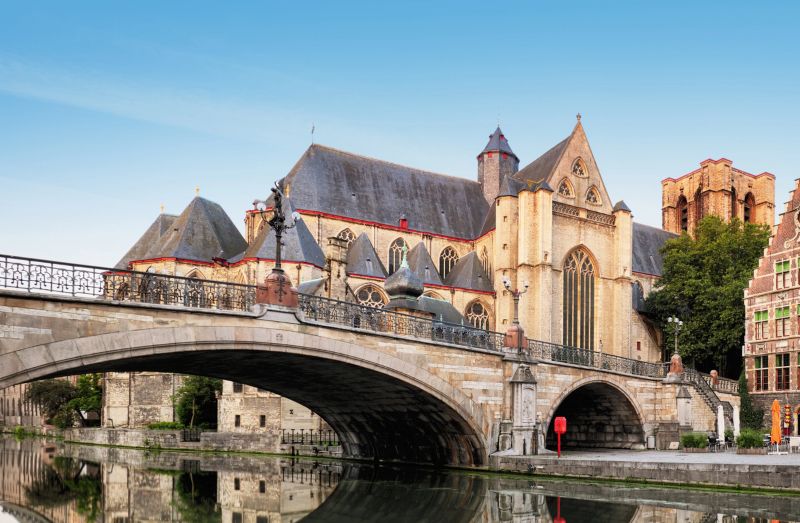 Iglesia de San Miguel, una construcción gótica impresionante que ver en Gante