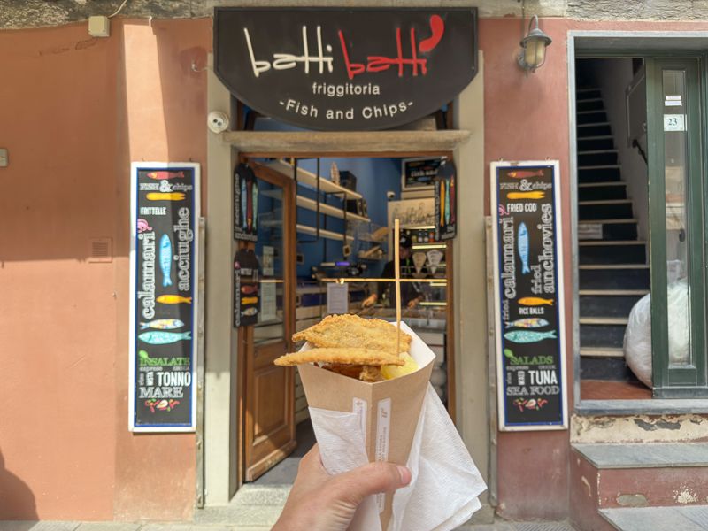 Qué ver en Cinque Terre: cartucho de pescado frito