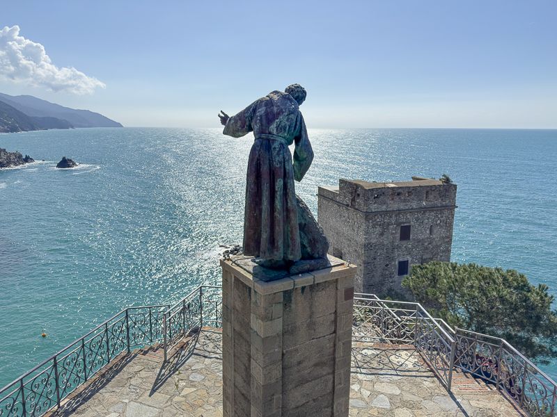Qué ver en Cinque Terre: la Torre Aurora y la Statua di San Francesco d'Assisi