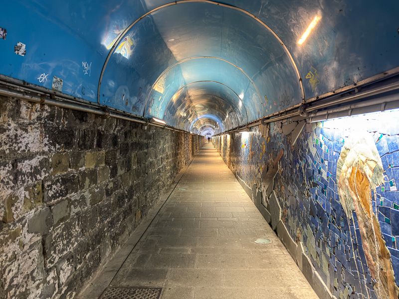 Qué ver en Cinque Terre: túnel de mosaicos en Riomaggiore