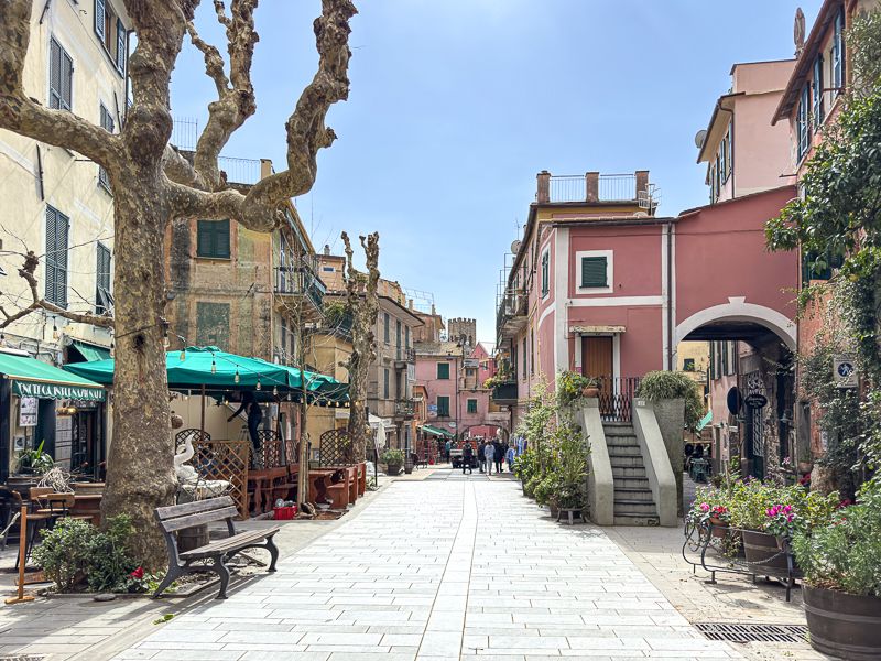 Ruta por Cinque Terre: casco antiguo de Monterosso al Mare