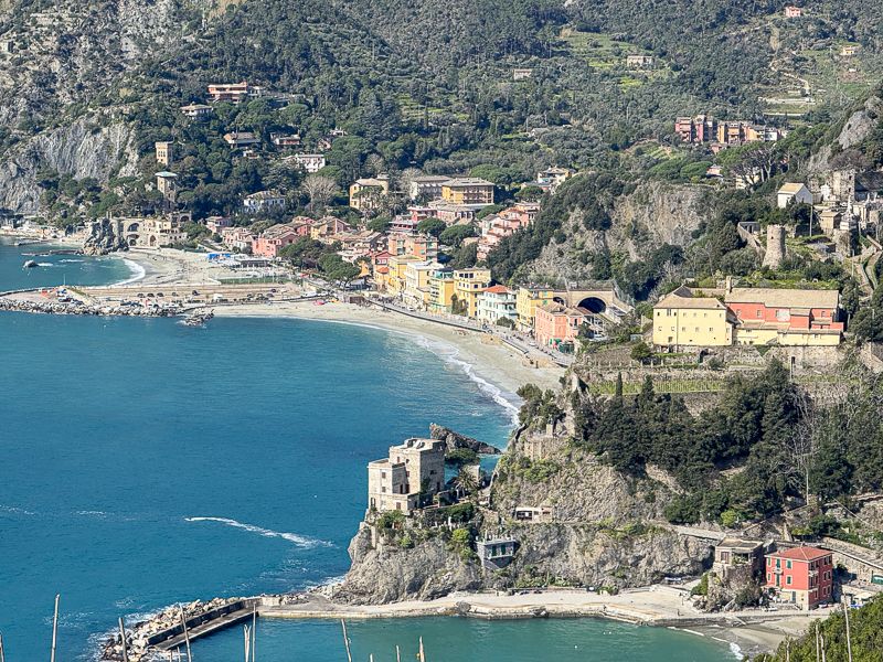 Ruta por Cinque Terre: vistas de Monterosso desde el Sentiero Azzurro